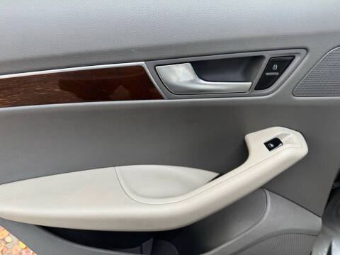 2011 Audi Q5 2.0T quattro Premium Plus