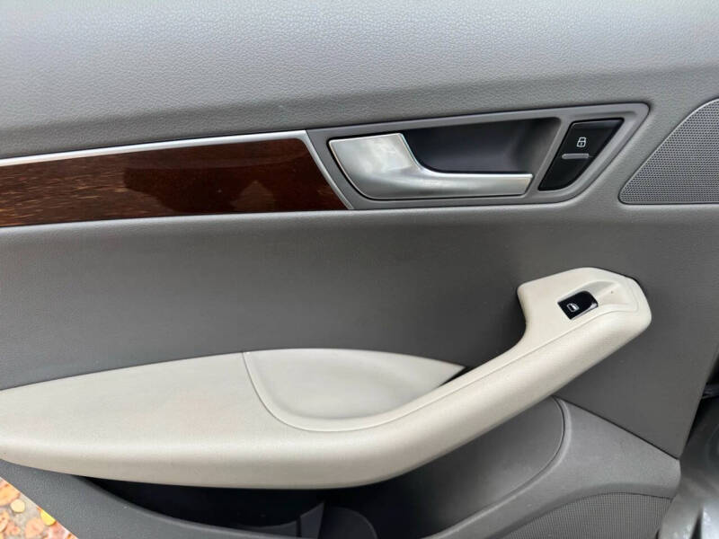 2011 Audi Q5 2.0T quattro Premium Plus