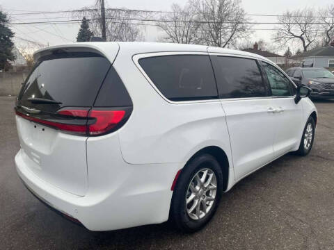 2025 Chrysler Pacifica Select