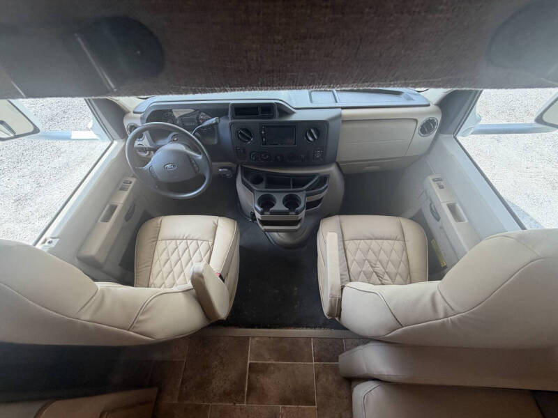 2017 Thor Motor Coach Chateau