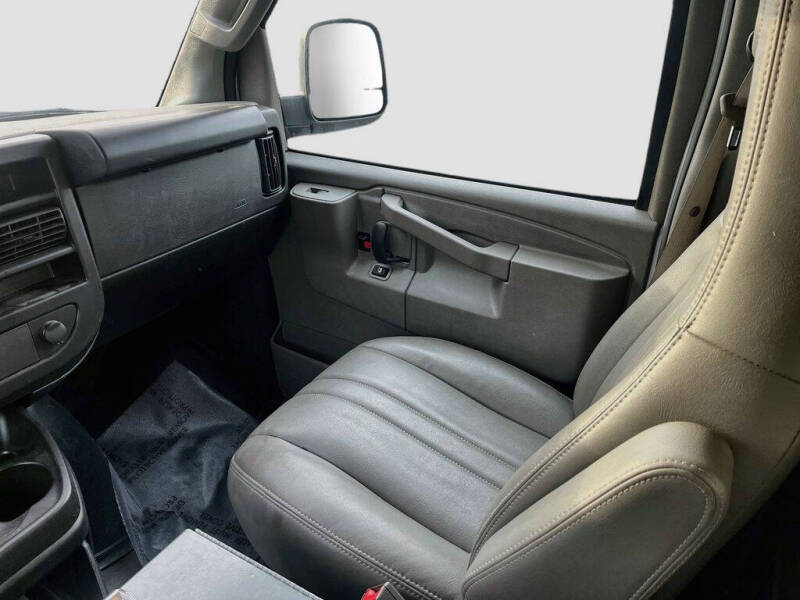 2024 Chevrolet Express 2500