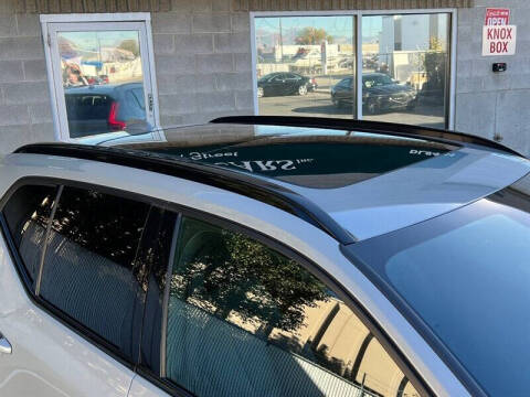 2024 Volvo XC40 B5 Core Dark Theme