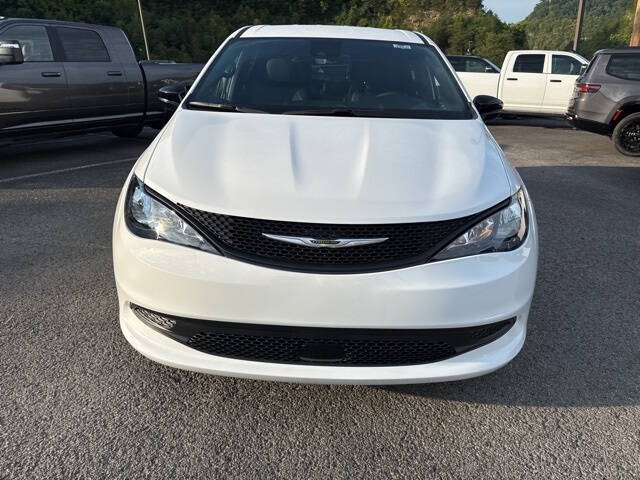 2026 Chrysler Voyager LX