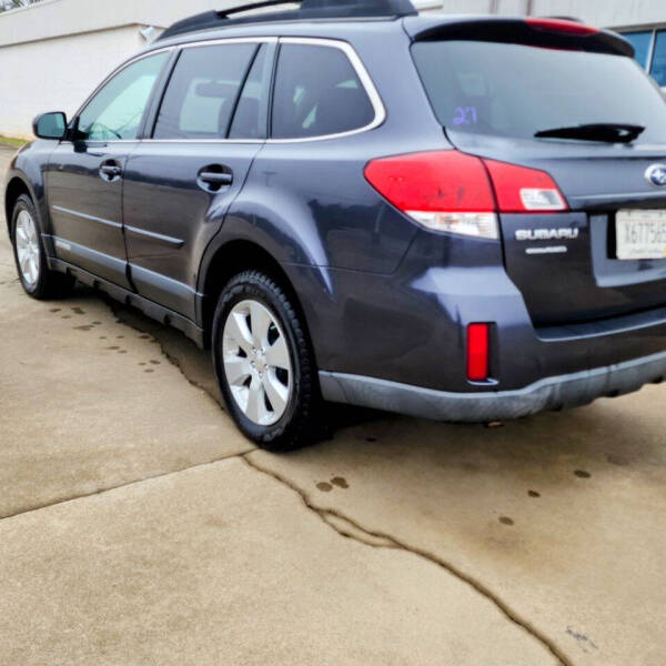 2011 Subaru Outback I Premium photo 8