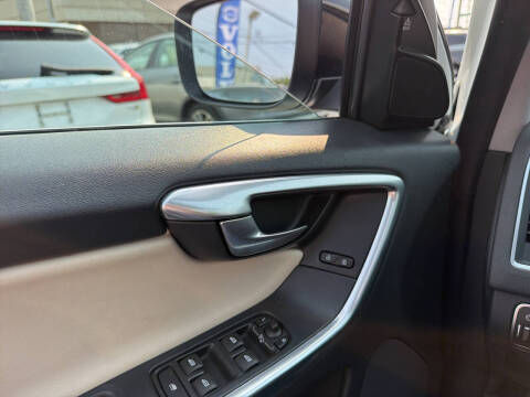 2017 Volvo XC60 T6 Dynamic