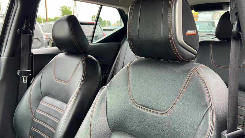 2019 Nissan Kicks SR