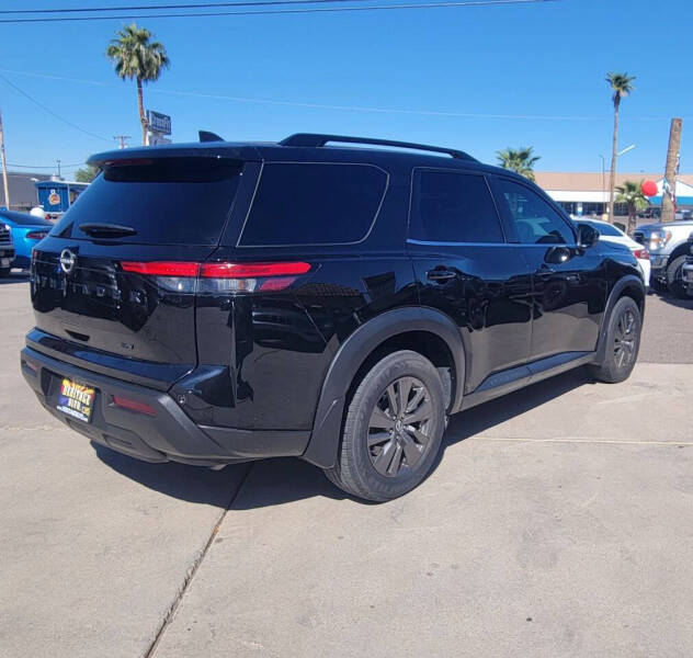 2022 Nissan Pathfinder SV