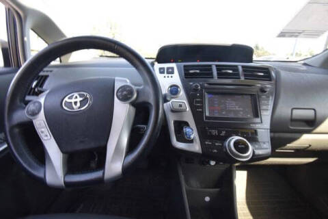 2014 Toyota Prius v Five