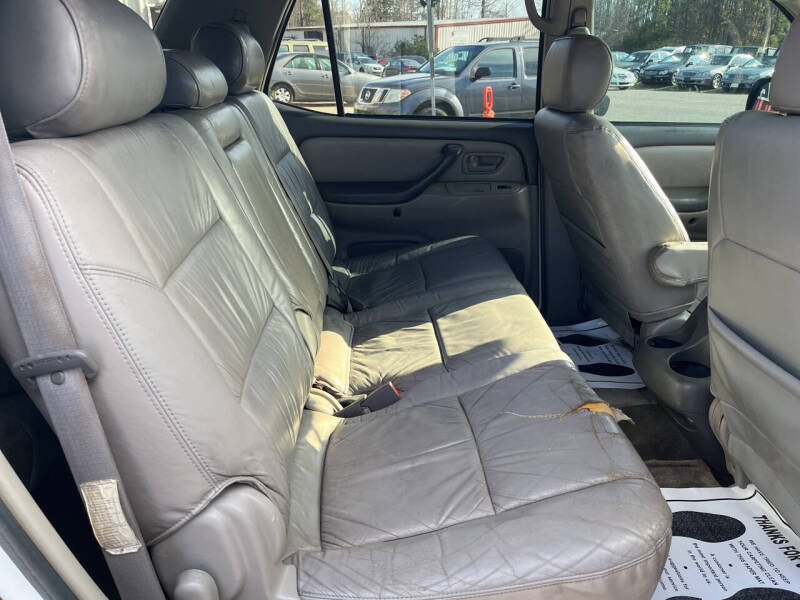 2004 Toyota Sequoia SR5