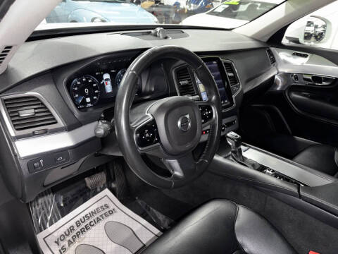 2016 Volvo XC90 T6 Momentum