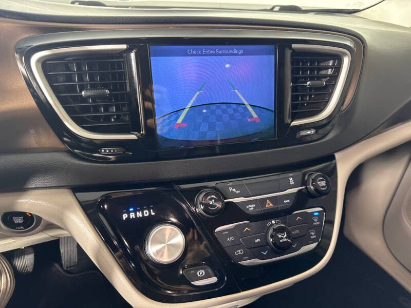 2017 Chrysler Pacifica Touring-L