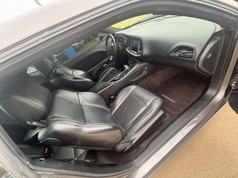 2016 Dodge Challenger SXT Plus