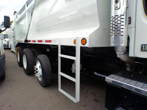 2015 Freightliner 108 SD