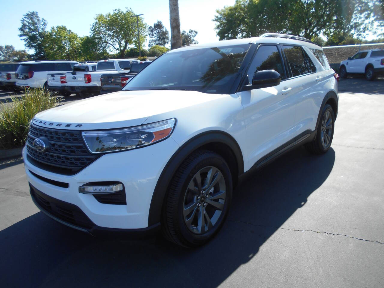 White 2023 Ford Explorer XLT XLT 4dr SUV 1