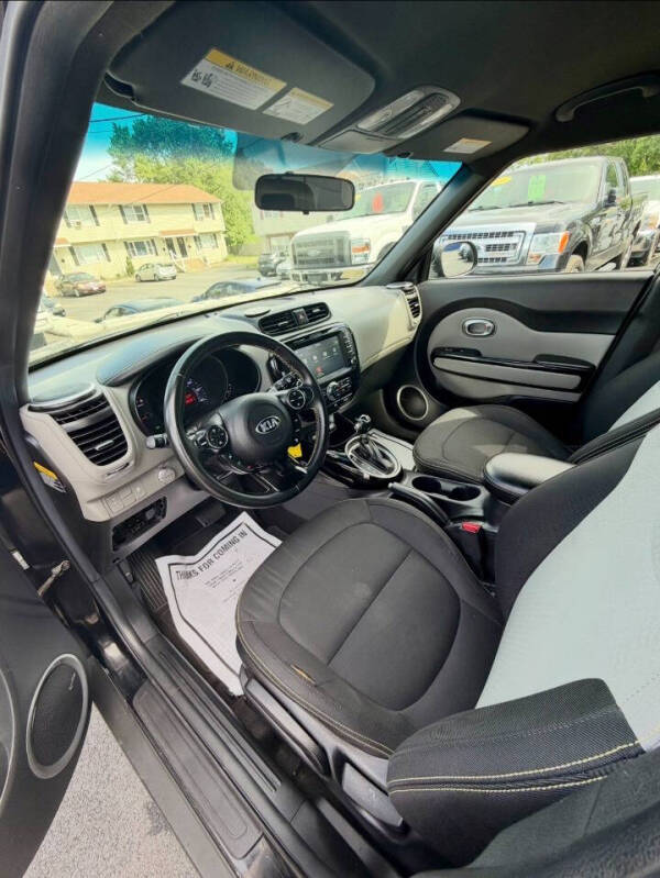 2016 Kia Soul +