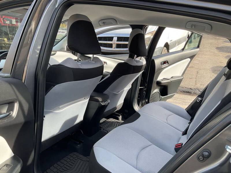 2022 Toyota Prius LE