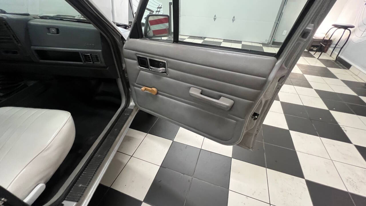 1991 Jeep Comanche 18