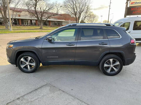 2019 Jeep Cherokee for sale at Mulder Auto Tire and Lube in Orange City IA