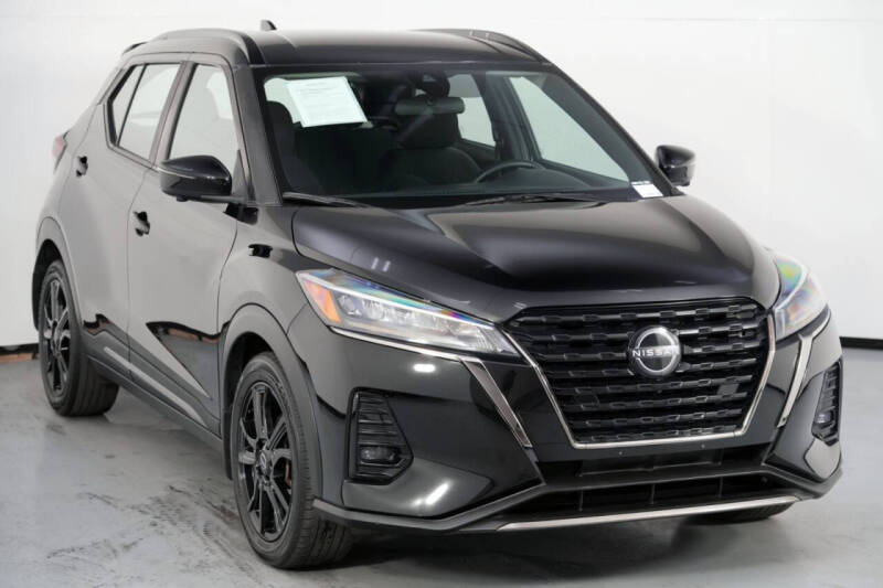 2022 Nissan Kicks SR