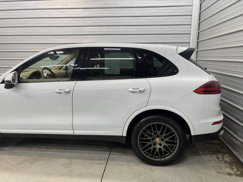 2017 Porsche Cayenne Platinum Edition