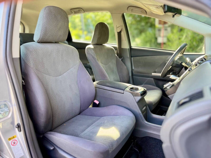 2012 Toyota Prius v Two