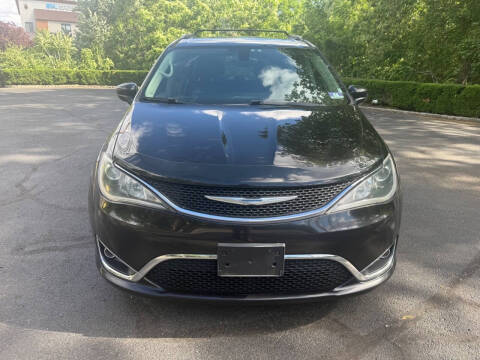 2017 Chrysler Pacifica Touring-L Plus