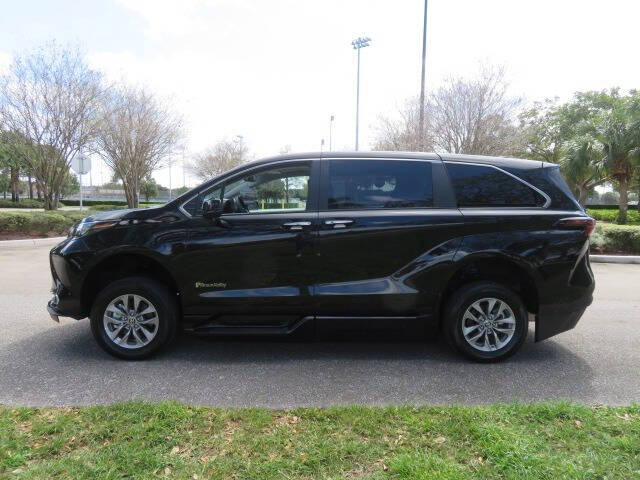 2024 Toyota Sienna XLE 8-Passenger