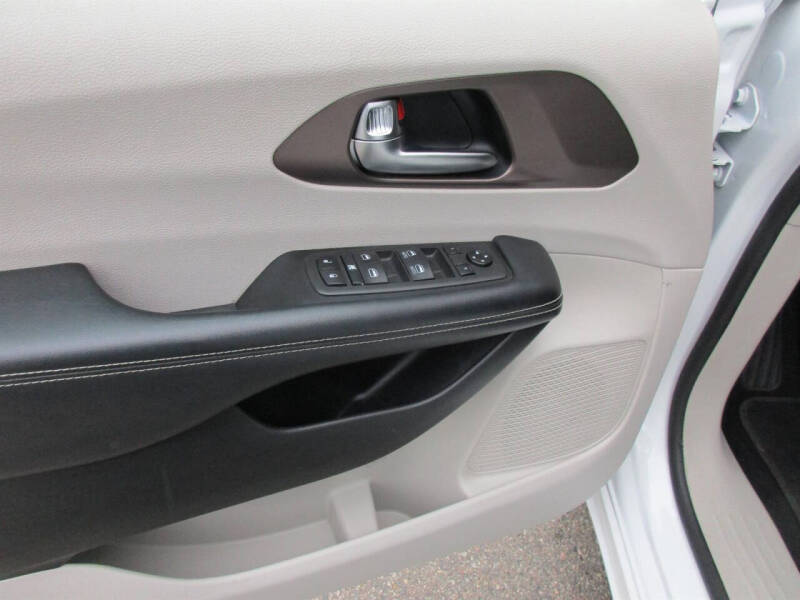 2021 Chrysler Voyager LXi