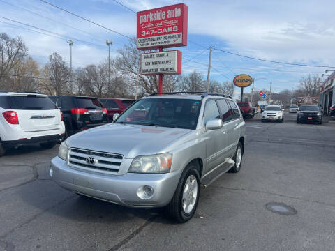 2004 Toyota Highlander for sale at Parkside Auto Sales & Service in Pekin IL