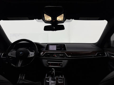 2022 BMW 7 Series 740i