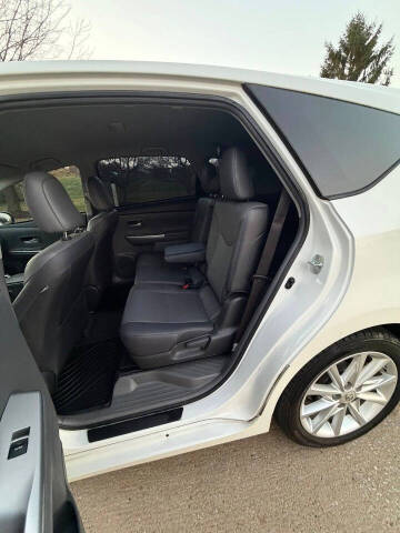 2013 Toyota Prius v Five