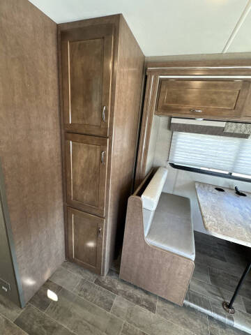 2019 Winnebago Outlook