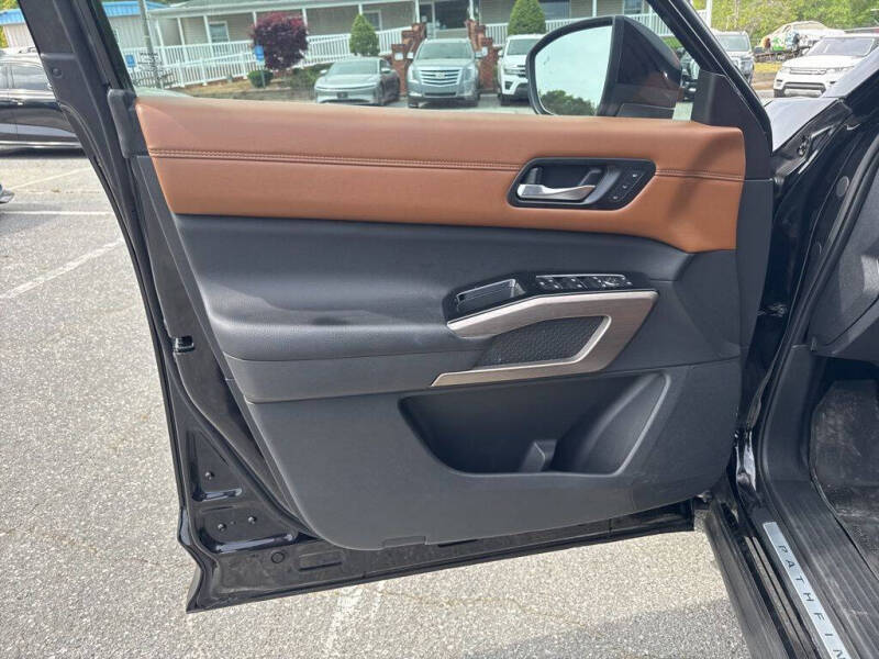 2023 Nissan Pathfinder Platinum