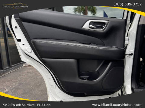 2020 Nissan Pathfinder SL