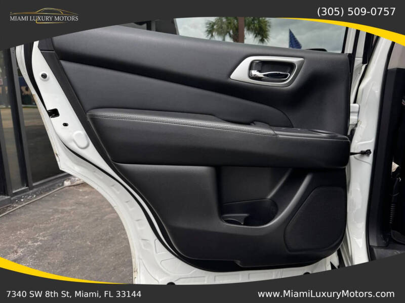 2020 Nissan Pathfinder SL