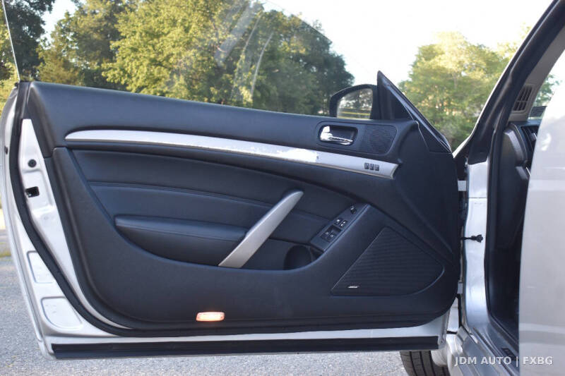 2011 Infiniti G37 Coupe x