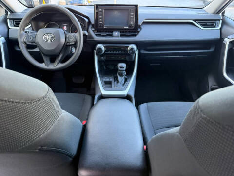 2020 Toyota RAV4 LE
