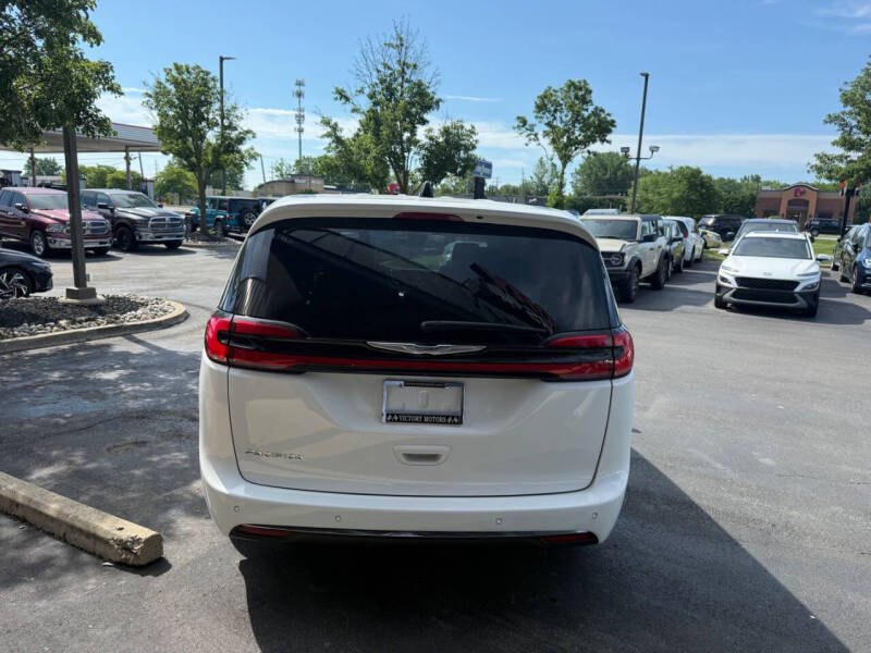 2025 Chrysler Pacifica Select