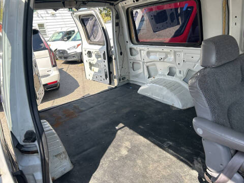 2003 Ford E-Series E-150 Base