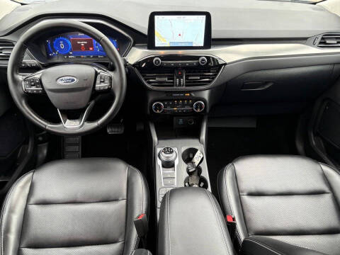 2022 Ford Escape Titanium