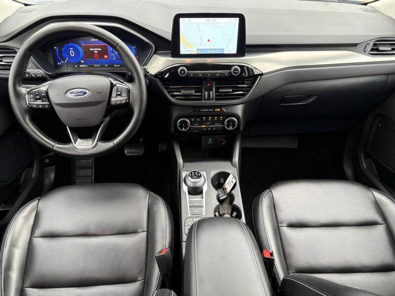 2022 Ford Escape Titanium