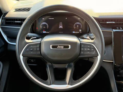 2023 Jeep Grand Cherokee L Laredo