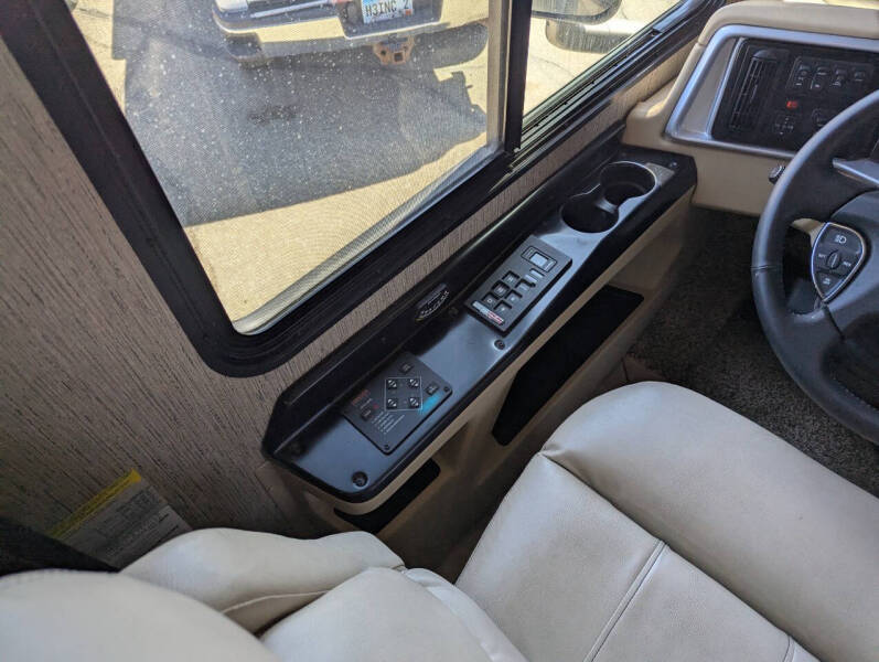 2016 Newmar Ventana LE 3725