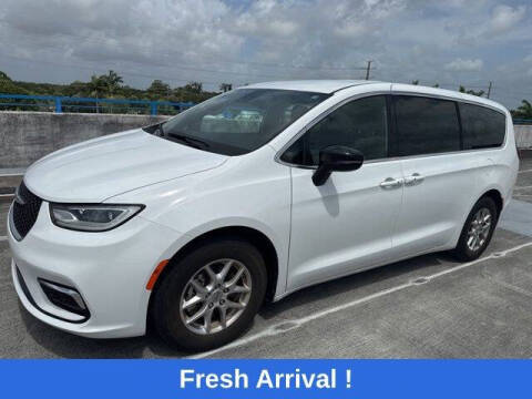 2024 Chrysler Pacifica Touring