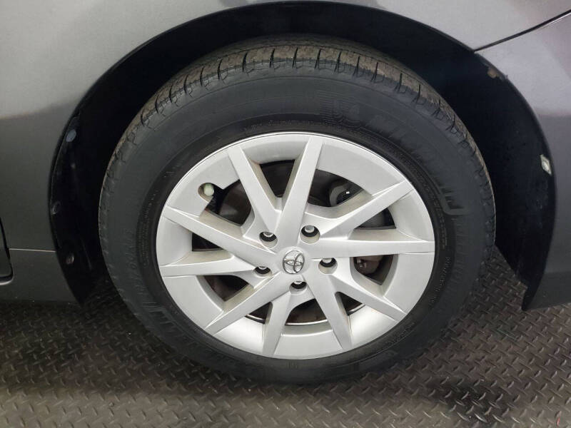 2014 Toyota Prius v Three