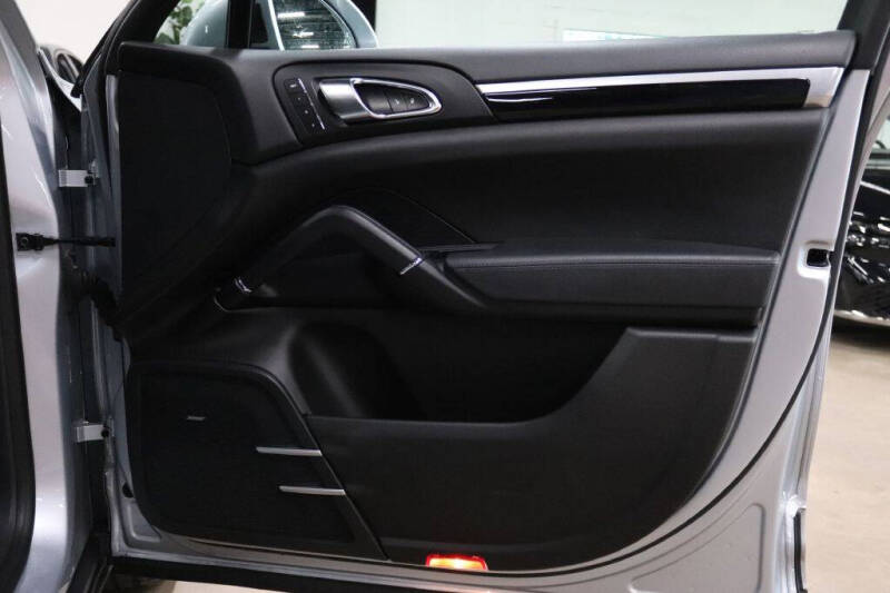 2017 Porsche Cayenne S E-Hybrid Platinum Edition