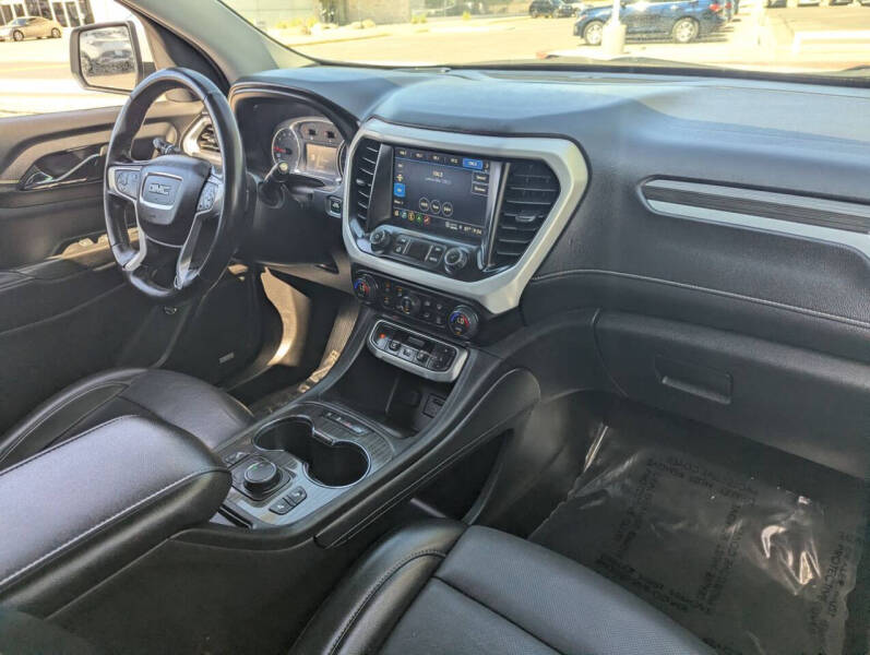 2023 GMC Acadia SLT