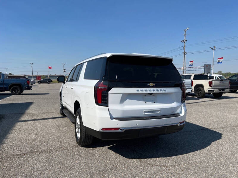 2025 Chevrolet Suburban LT