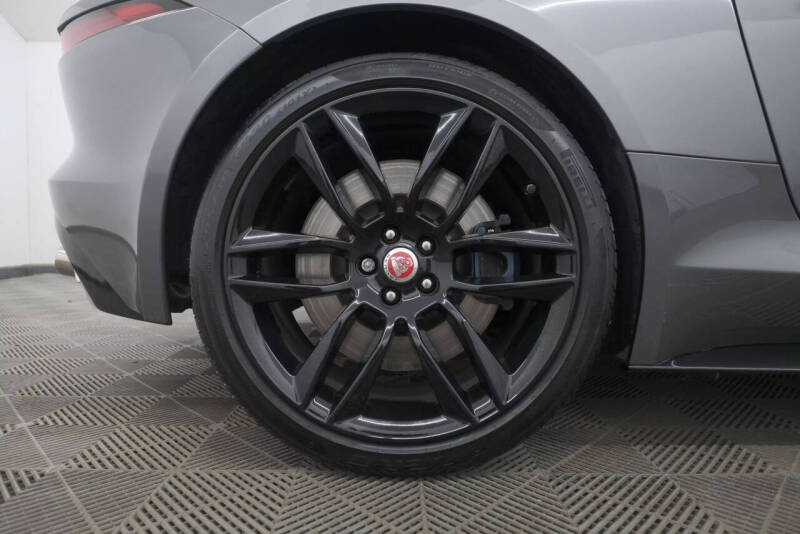 2018 Jaguar F-TYPE R