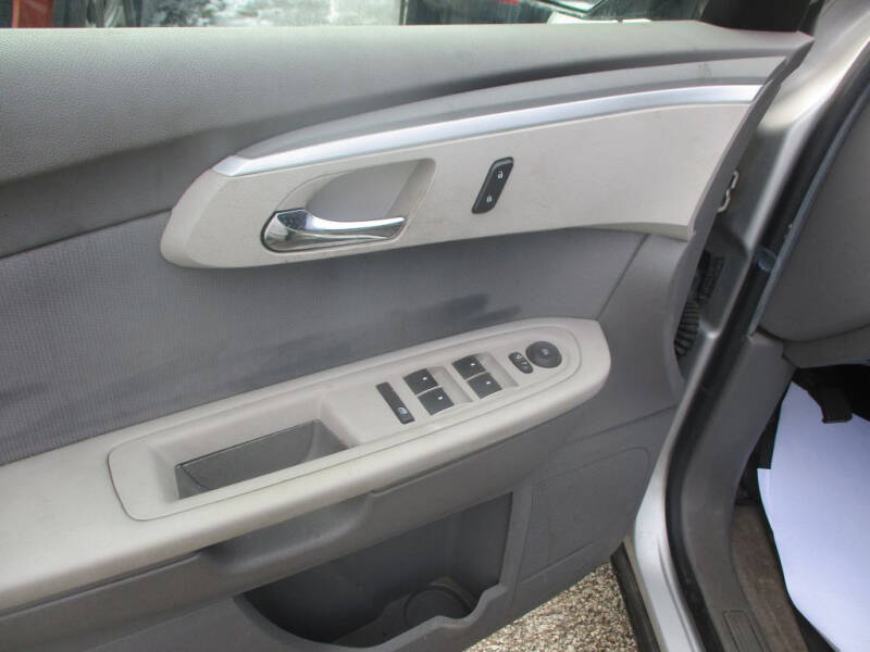 2011 Chevrolet Traverse LS